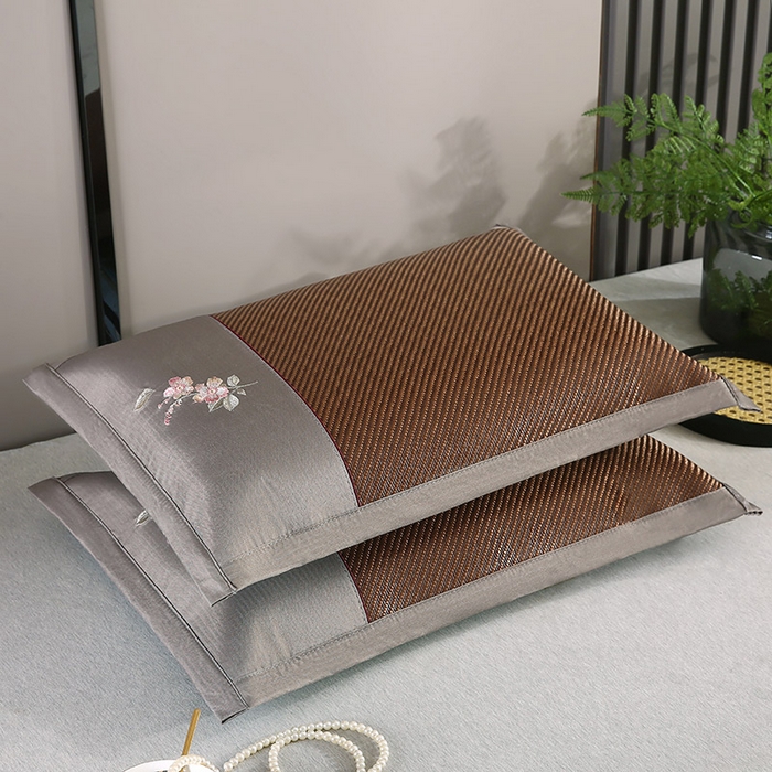 91家纺网 家纺一手货源 找家纺 小牛席业 2026新款冰藤夏凉枕套【中式刺绣】 斜纹冰藤黑咖