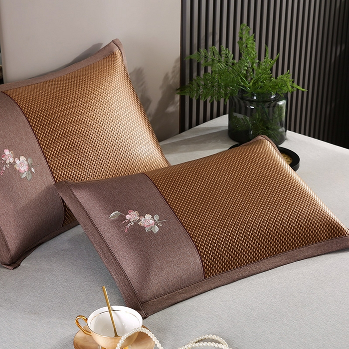 91家纺网 家纺一手货源 找家纺 小牛席业 2026新款冰藤夏凉枕套【中式刺绣】 大冰藤咖色