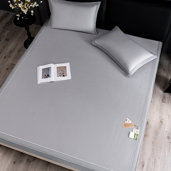 91家纺网 家纺一手货源 找家纺 小牛席业 2026新款经典款-千鸟格冷感豆豆席系列（床笠款） 灰色