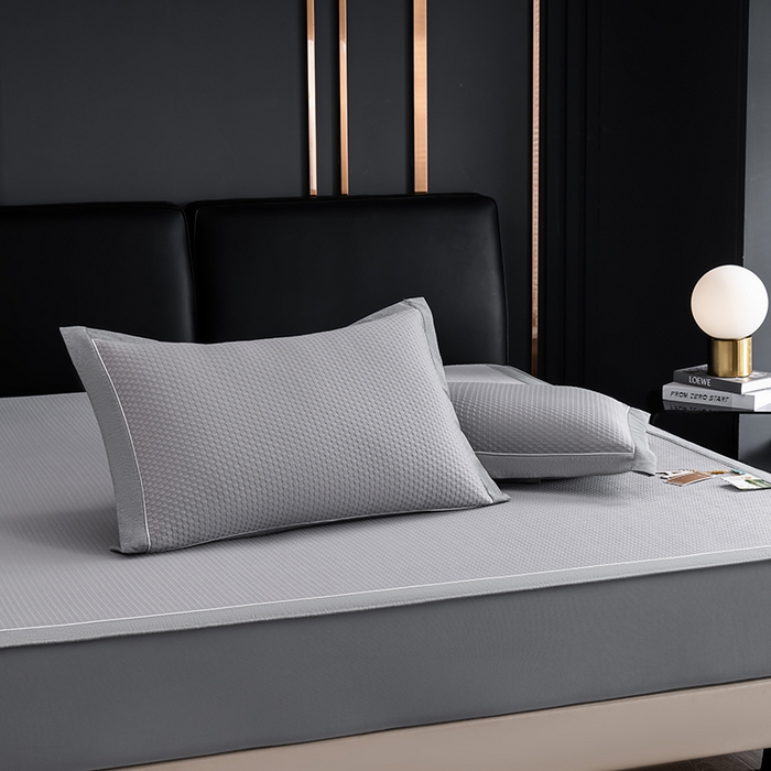 91家纺网 家纺一手货源 找家纺 小牛席业 2026新款经典款-千鸟格冷感豆豆席系列（床笠款） 灰色