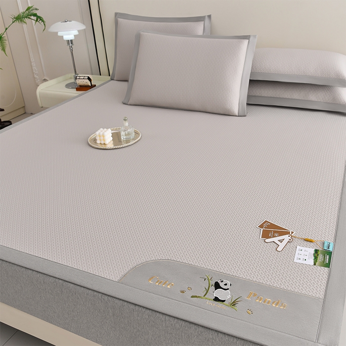 91家纺网 家纺一手货源 找家纺 小牛席业 2026新款爱家熊猫豆豆席系列 米色