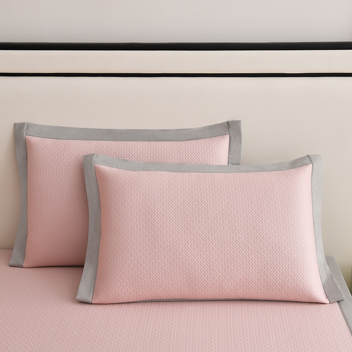 91家纺网 家纺一手货源 找家纺 小牛席业 2026新款爱家熊猫豆豆席系列 粉色