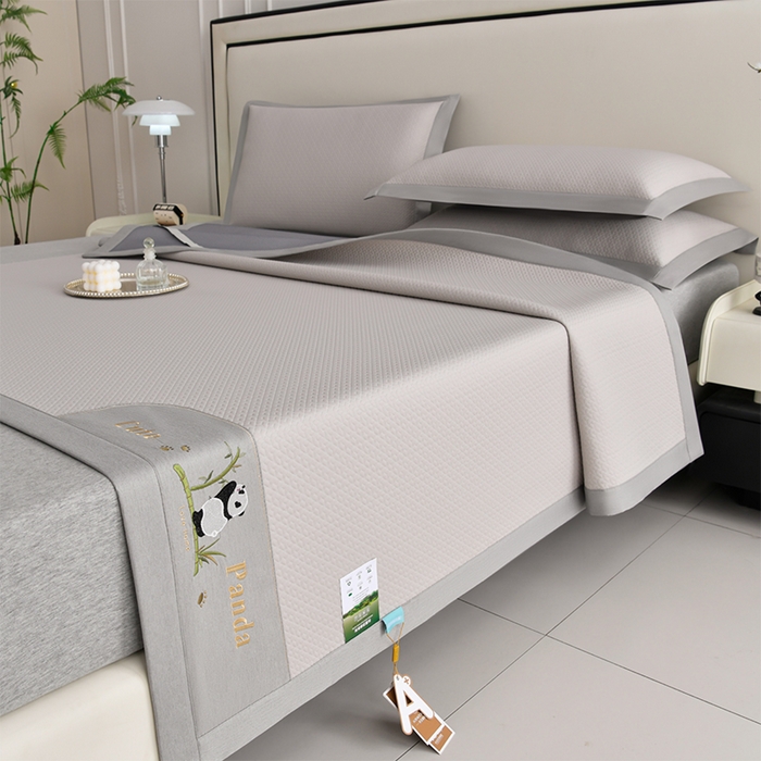 91家纺网 家纺一手货源 找家纺 小牛席业 2026新款爱家熊猫豆豆席系列 米色