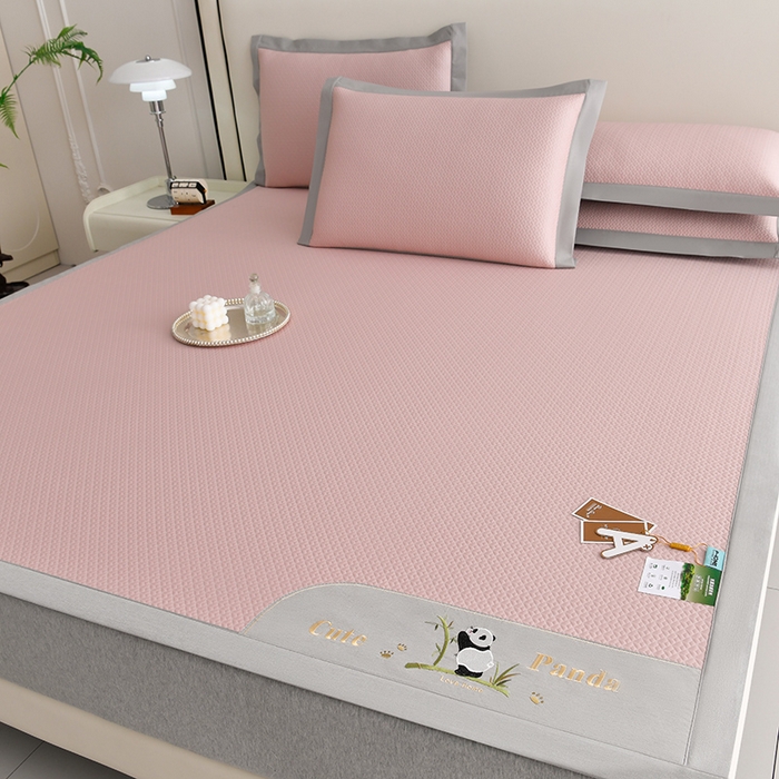 91家纺网 家纺一手货源 找家纺 小牛席业 2026新款爱家熊猫豆豆席系列 粉色