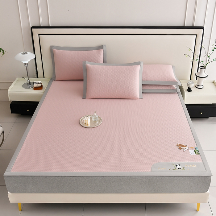 91家纺网 家纺一手货源 找家纺 小牛席业 2026新款爱家熊猫豆豆席系列 粉色