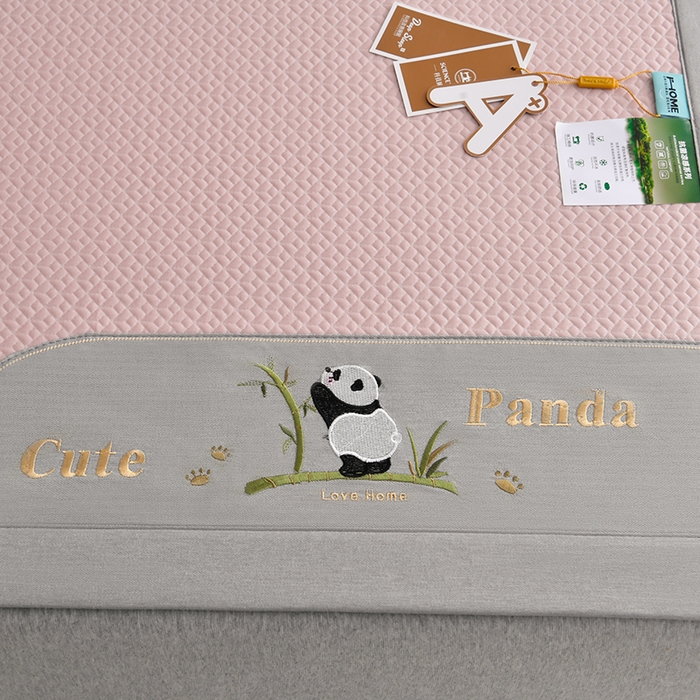 91家纺网 家纺一手货源 找家纺 小牛席业 2026新款爱家熊猫豆豆席系列 粉色