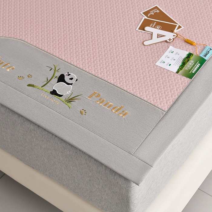 91家纺网 家纺一手货源 找家纺 小牛席业 2026新款爱家熊猫豆豆席系列 粉色