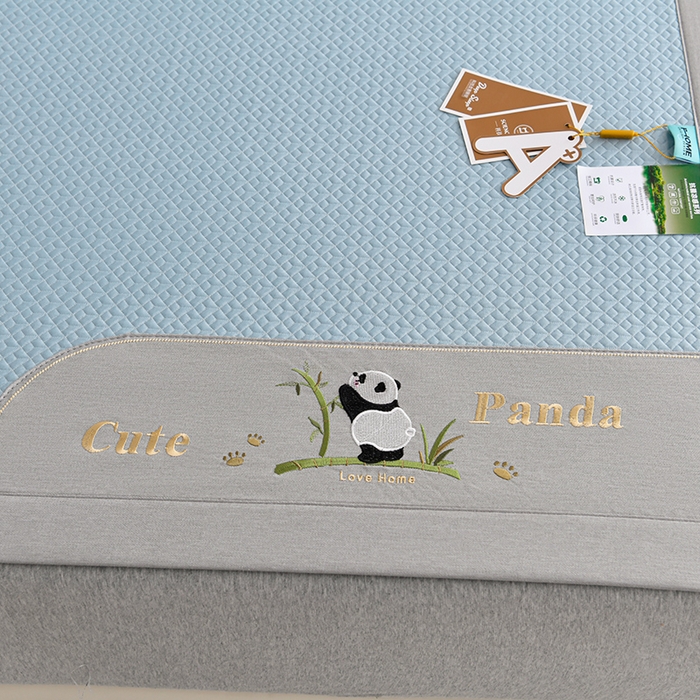 91家纺网 家纺一手货源 找家纺 小牛席业 2026新款爱家熊猫豆豆席系列 蓝色