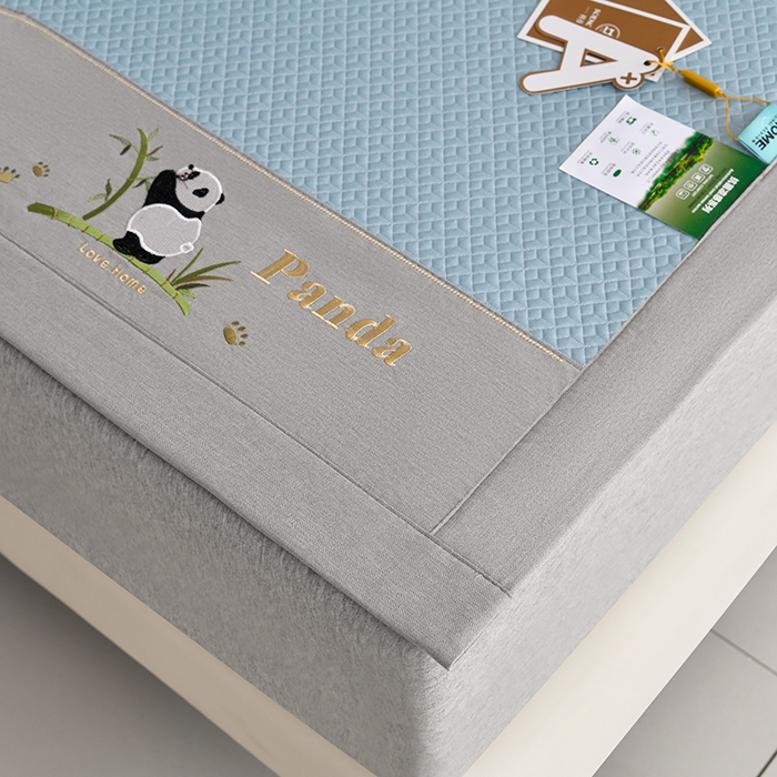 91家纺网 家纺一手货源 找家纺 小牛席业 2026新款爱家熊猫豆豆席系列 蓝色