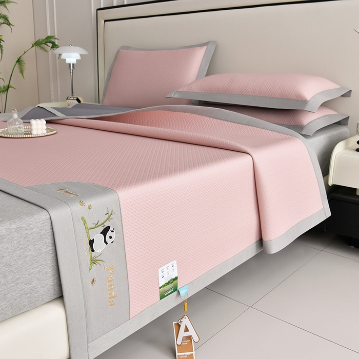 91家纺网 家纺一手货源 找家纺 小牛席业 2026新款爱家熊猫豆豆席系列 粉色