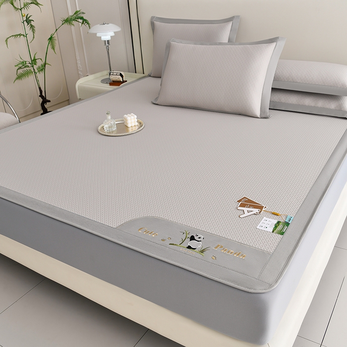 91家纺网 家纺一手货源 找家纺 小牛席业 2026新款爱家熊猫冷感豆豆席系列（床笠款） 米色