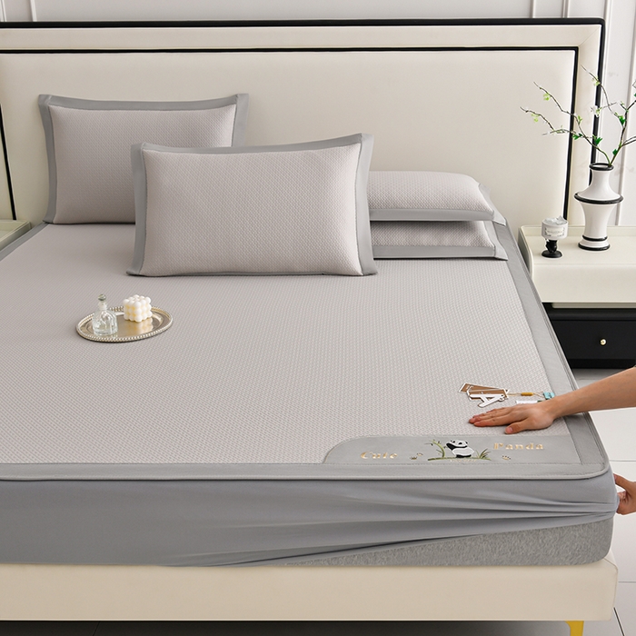 91家纺网 家纺一手货源 找家纺 小牛席业 2026新款爱家熊猫冷感豆豆席系列（床笠款） 米色