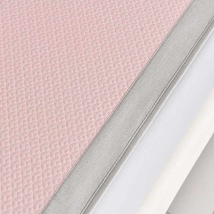 91家纺网 家纺一手货源 找家纺 小牛席业 2026新款爱家熊猫冷感豆豆席系列（床笠款） 粉色