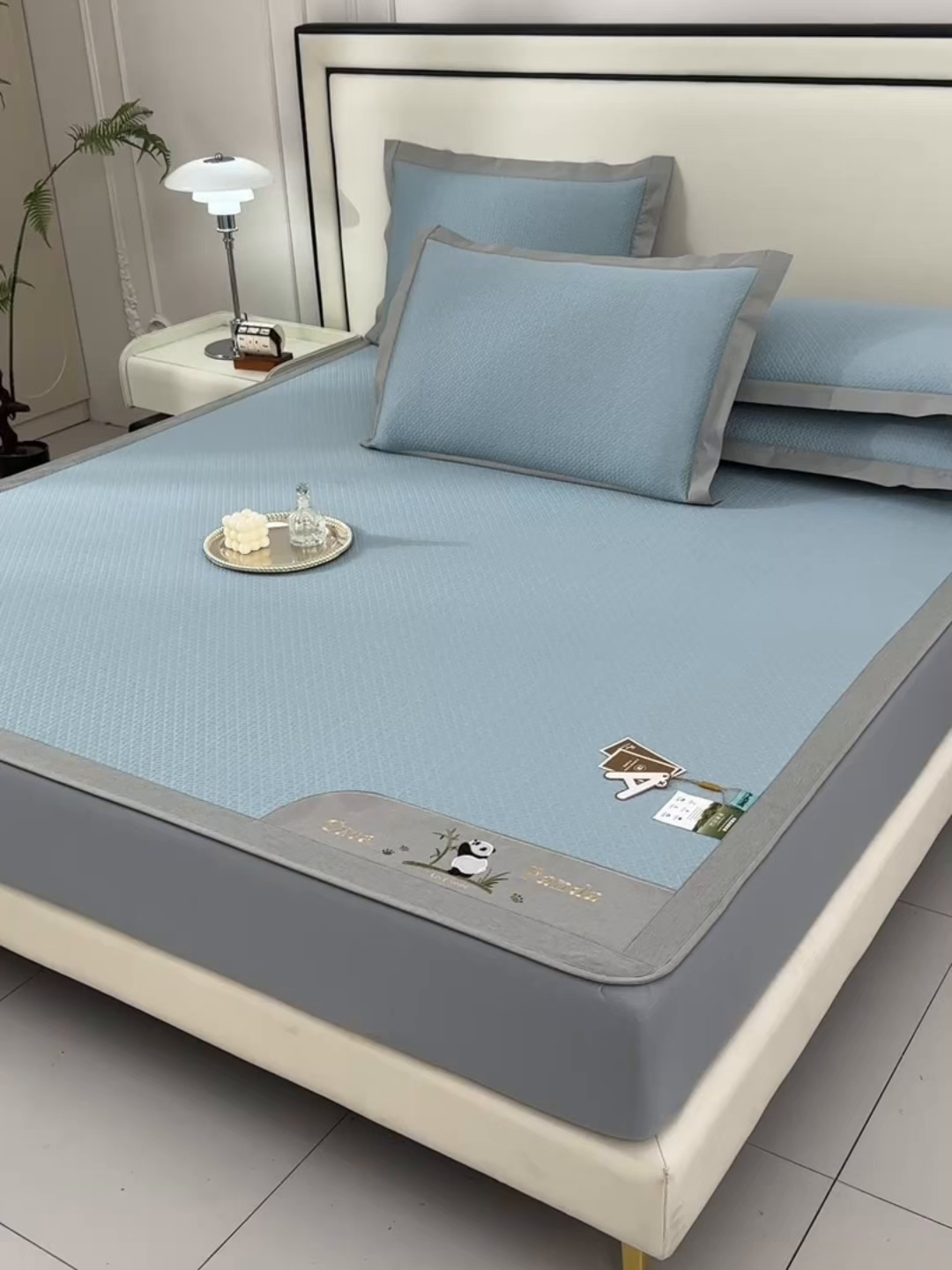 91家纺网 家纺一手货源 找家纺 小牛席业 2026新款爱家熊猫冷感豆豆席系列（床笠款） 蓝色