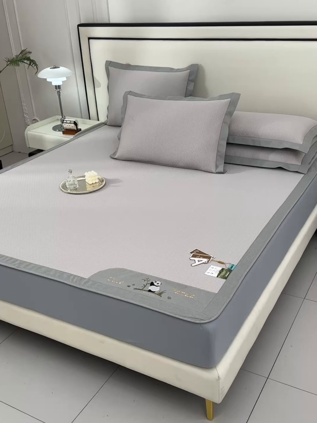 91家纺网 家纺一手货源 找家纺 小牛席业 2026新款爱家熊猫冷感豆豆席系列（床笠款） 米色