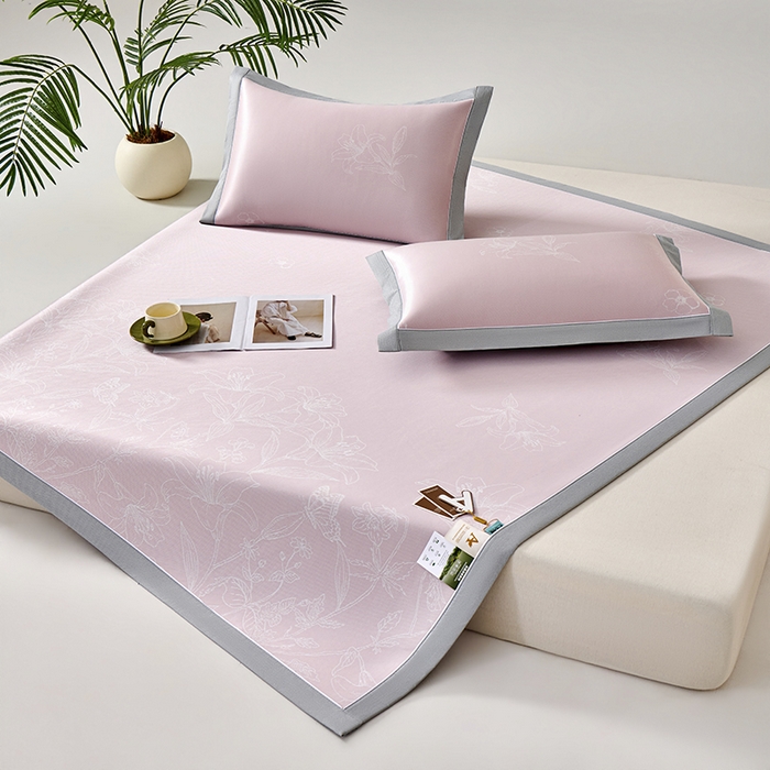 91家纺网 家纺一手货源 找家纺 小牛席业 2026新款【实拍风格】双PE凉感-百合清凉冰丝席系列 粉色