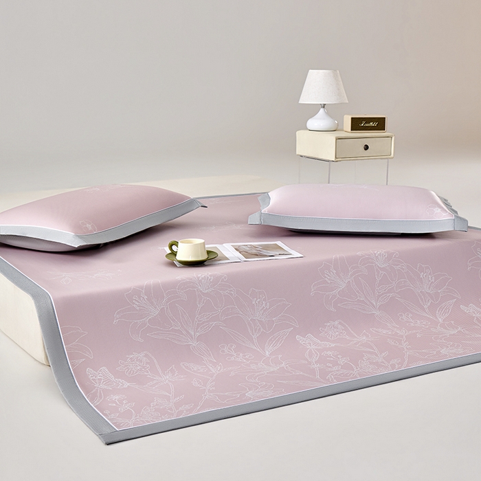 91家纺网 家纺一手货源 找家纺 小牛席业 2026新款【实拍风格】双PE凉感-百合清凉冰丝席系列 粉色