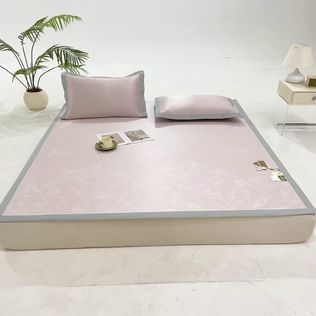 91家纺网 家纺一手货源 找家纺 小牛席业 2026新款【实拍风格】双PE凉感-百合清凉冰丝席系列 粉色