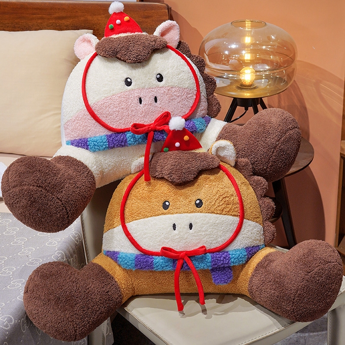 91家纺网 家纺一手货源 找家纺 仟亿莱 2026新款幸运小马大脚拥抱式腰靠 拥抱白马