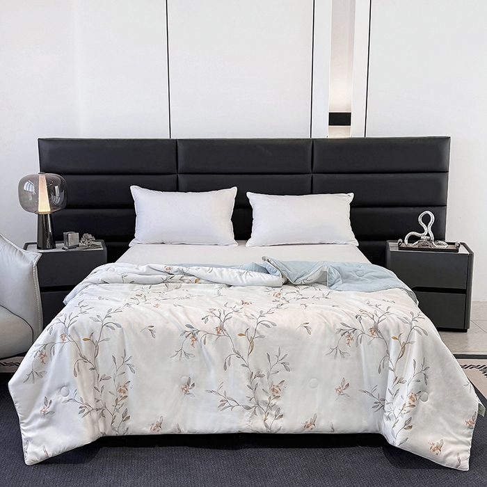 91家纺网 家纺一手货源 找家纺 宜家坊 2026春夏新款莱赛尔天丝夏被嵌绳款数码印花单夏被 清雅