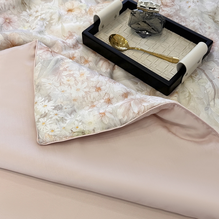 91家纺网 家纺一手货源 找家纺 宜家坊 2026春夏新款莱赛尔天丝夏被嵌绳款数码印花单夏被 筱然