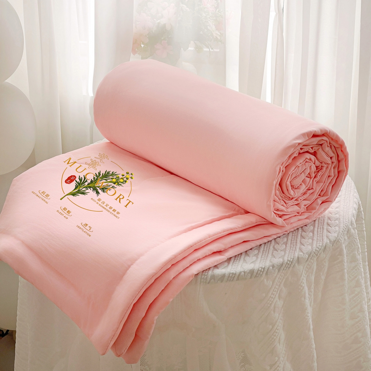 91家纺网 家纺一手货源 找家纺 易展家居 2026新款水洗棉艾草精华烫画款夏被 草本物语-粉色