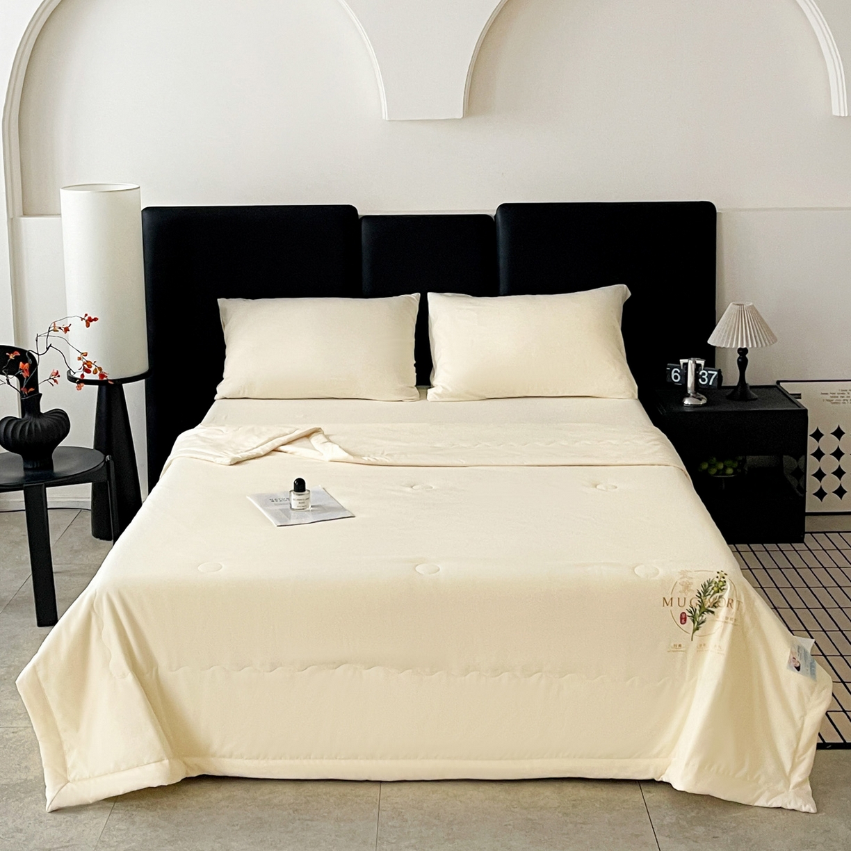 91家纺网 家纺一手货源 找家纺 易展家居 2026新款水洗棉艾草精华烫画款夏被 草本物语-浅黄