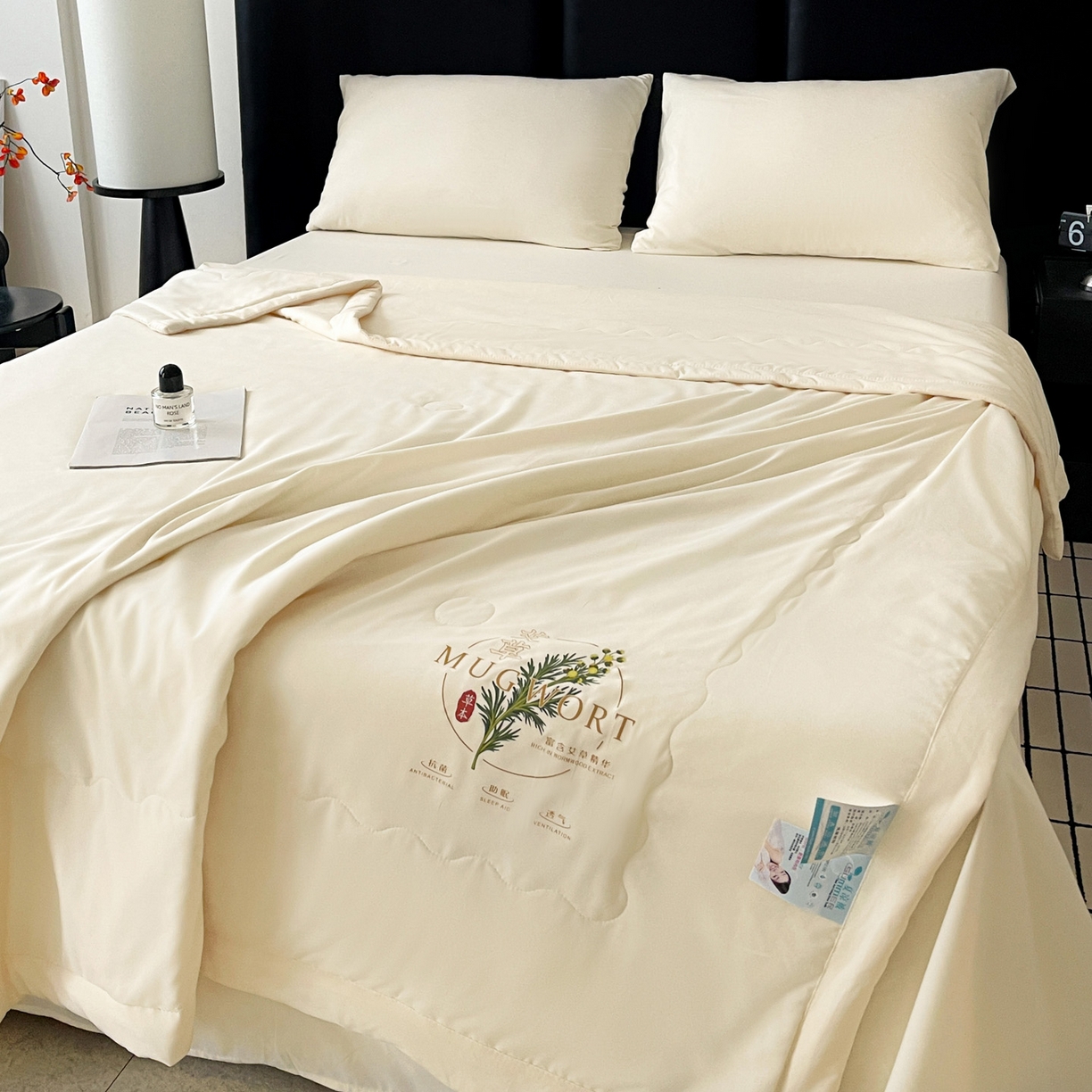 91家纺网 家纺一手货源 找家纺 易展家居 2026新款水洗棉艾草精华烫画款夏被 草本物语-浅黄