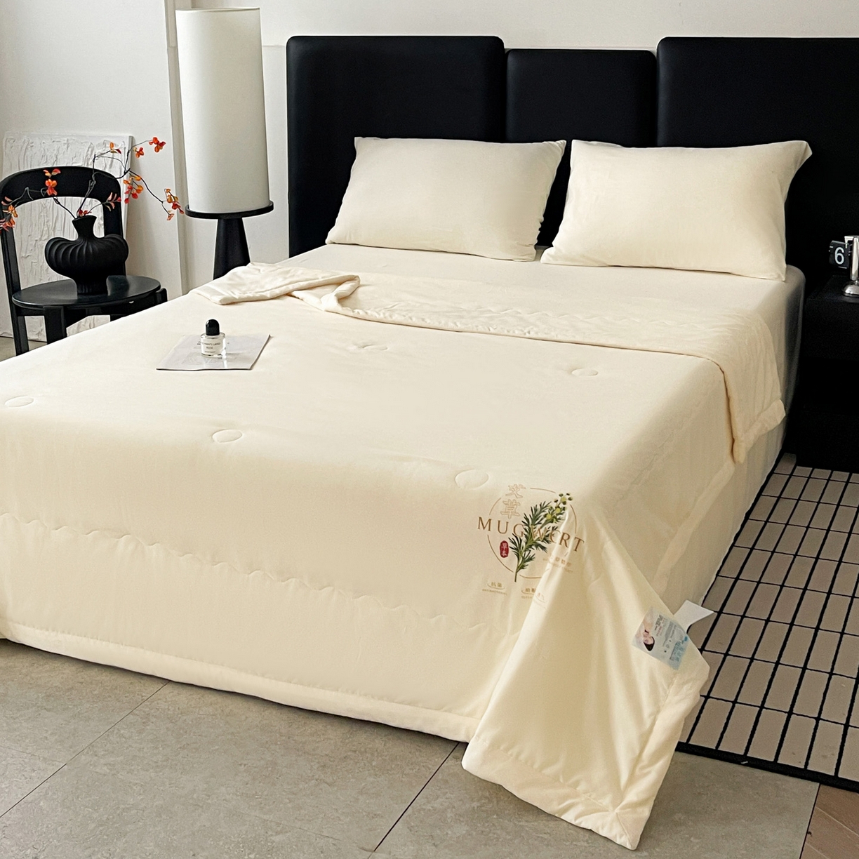 91家纺网 家纺一手货源 找家纺 易展家居 2026新款水洗棉艾草精华烫画款夏被 草本物语-浅黄