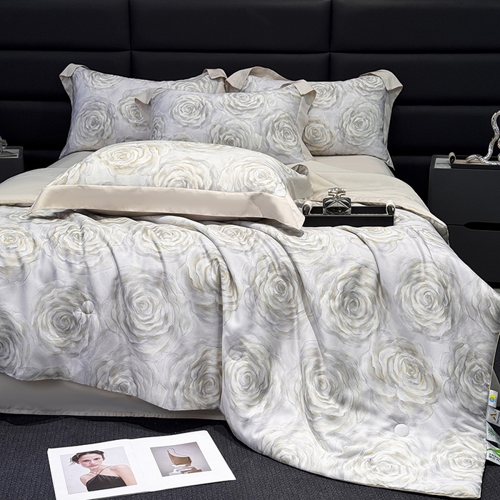 91家纺网 家纺一手货源 找家纺 宜家坊 2026春夏新款莱赛尔天丝夏被嵌绳款数码印花单夏被夏被四件套 松绿玫瑰