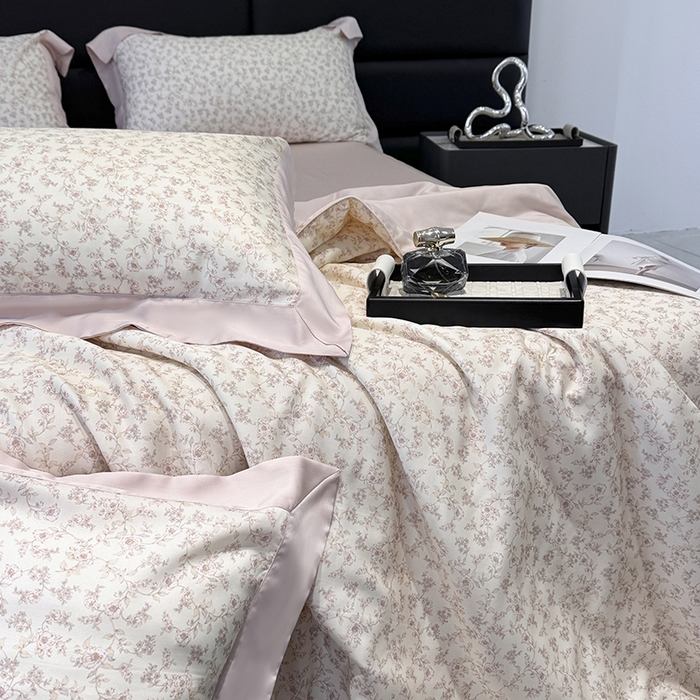 91家纺网 家纺一手货源 找家纺 宜家坊 2026春夏新款莱赛尔天丝夏被嵌绳款数码印花单夏被夏被四件套 溪涧花