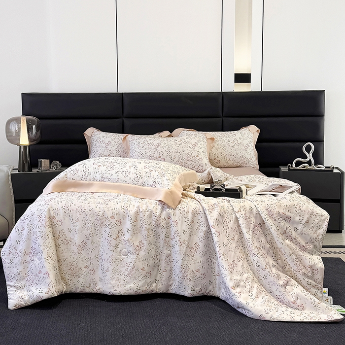 91家纺网 家纺一手货源 找家纺 宜家坊 2026春夏新款莱赛尔天丝夏被嵌绳款数码印花单夏被夏被四件套 吟禾暮