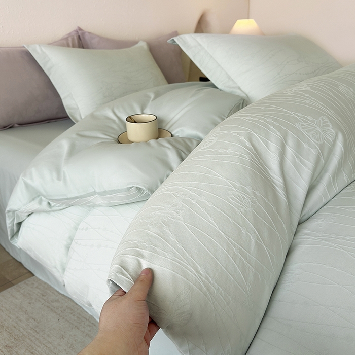 91家纺网 家纺一手货源 找家纺 宜家坊 2026新款全棉60S长绒棉立体厚织提花四件套及单品 蝶梦-湖水绿