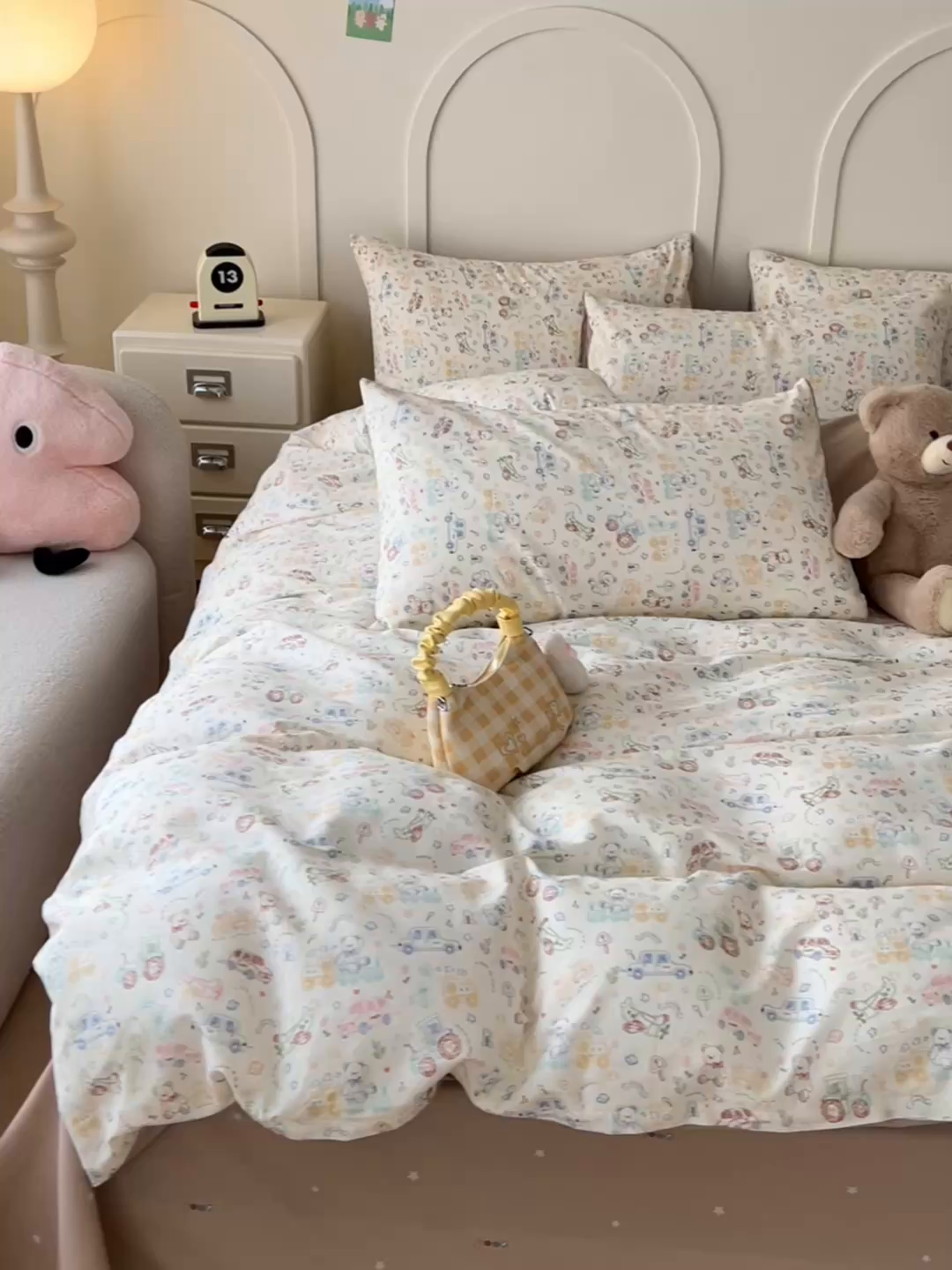 91家纺网 家纺一手货源 找家纺 金丝鸟家纺 2026新款全棉纯棉斜纹特价款四件套 车旅童话