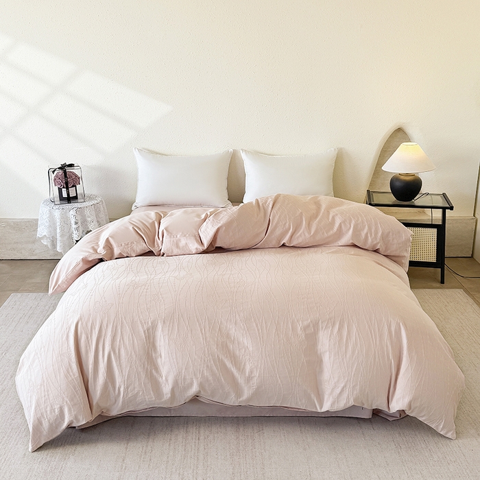 91家纺网 家纺一手货源 找家纺 宜家坊 2026新款全棉60S长绒棉立体厚织提花四件套及单品 蝶梦-唯美粉