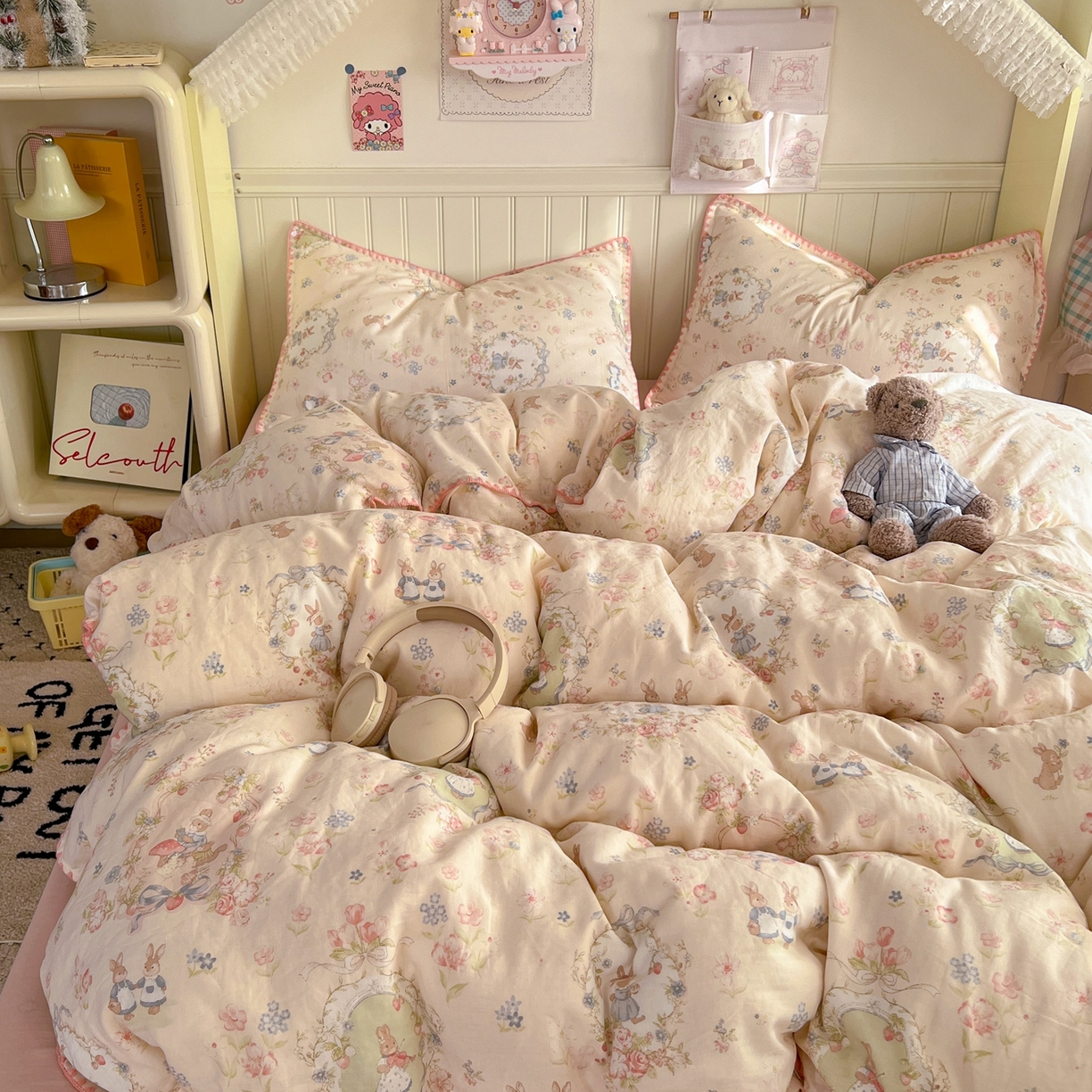 91家纺网 家纺一手货源 找家纺 金丝鸟家纺 2026新款全棉纯棉双层纱贝壳边款四件套 花镜布偶