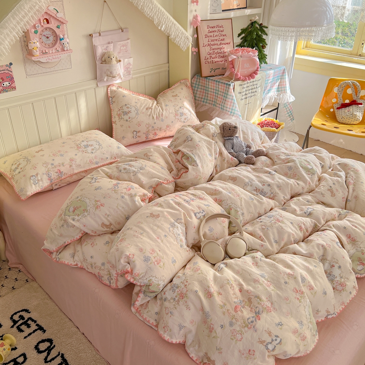 91家纺网 家纺一手货源 找家纺 金丝鸟家纺 2026新款全棉纯棉双层纱贝壳边款四件套 花镜布偶