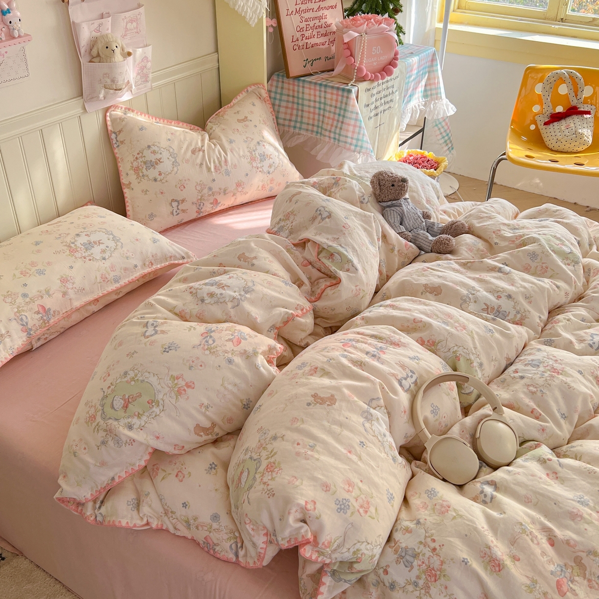 91家纺网 家纺一手货源 找家纺 金丝鸟家纺 2026新款全棉纯棉双层纱贝壳边款四件套 花镜布偶