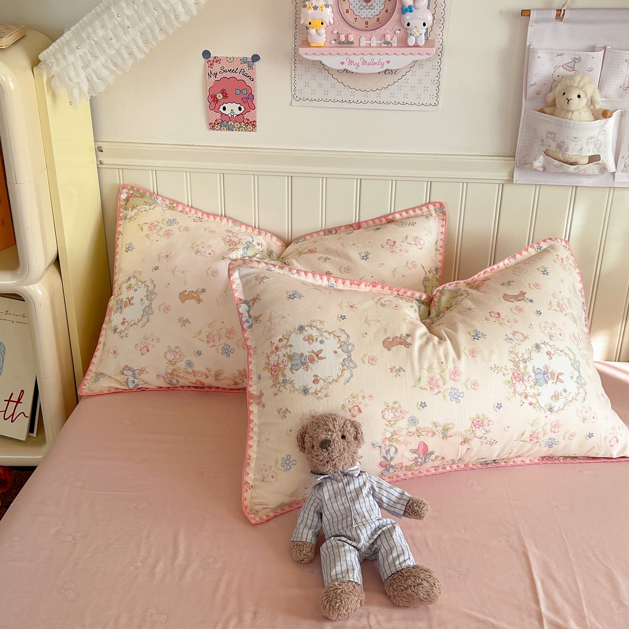 91家纺网 家纺一手货源 找家纺 金丝鸟家纺 2026新款全棉纯棉双层纱贝壳边款四件套 花镜布偶