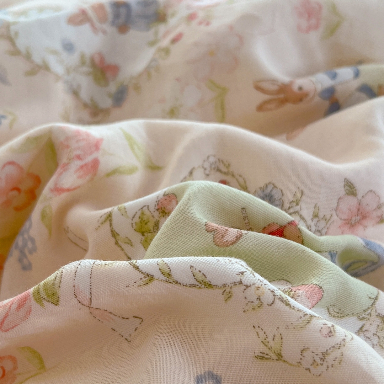 91家纺网 家纺一手货源 找家纺 金丝鸟家纺 2026新款全棉纯棉双层纱贝壳边款四件套 花镜布偶