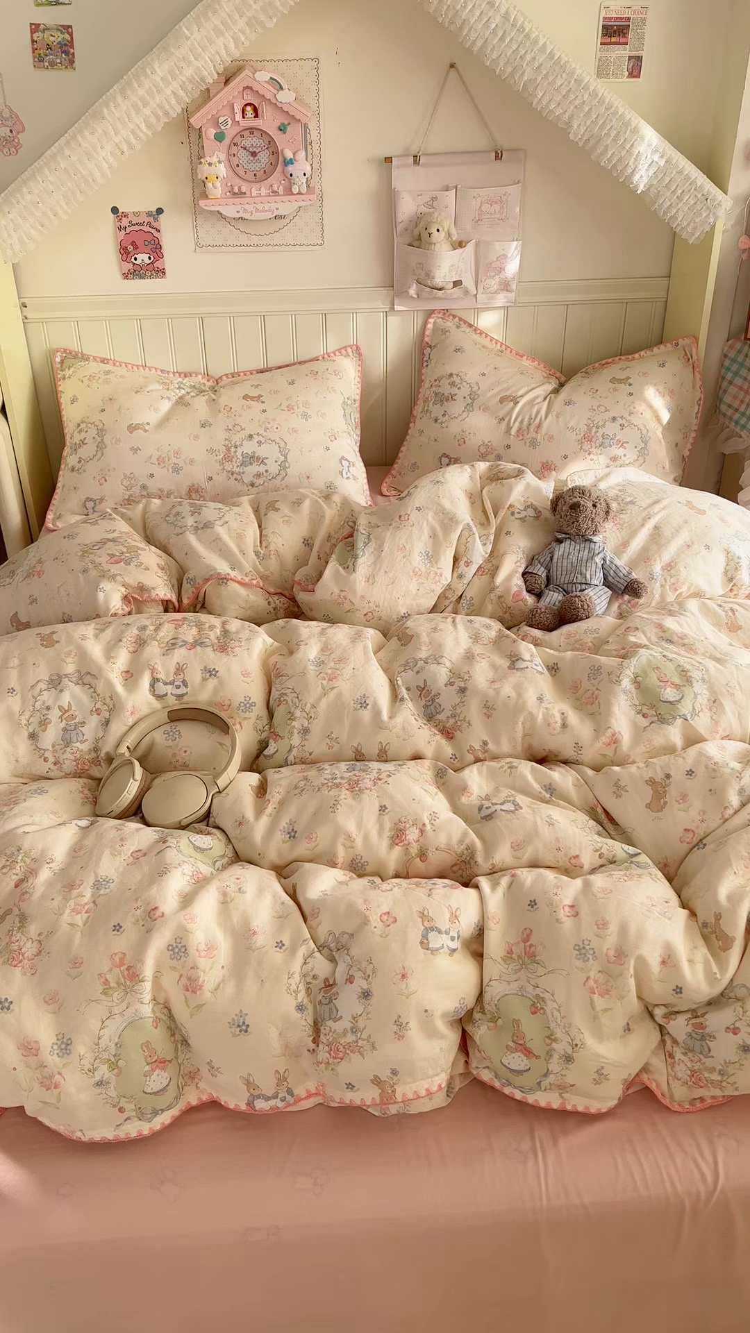 91家纺网 家纺一手货源 找家纺 金丝鸟家纺 2026新款全棉纯棉双层纱贝壳边款四件套 花镜布偶