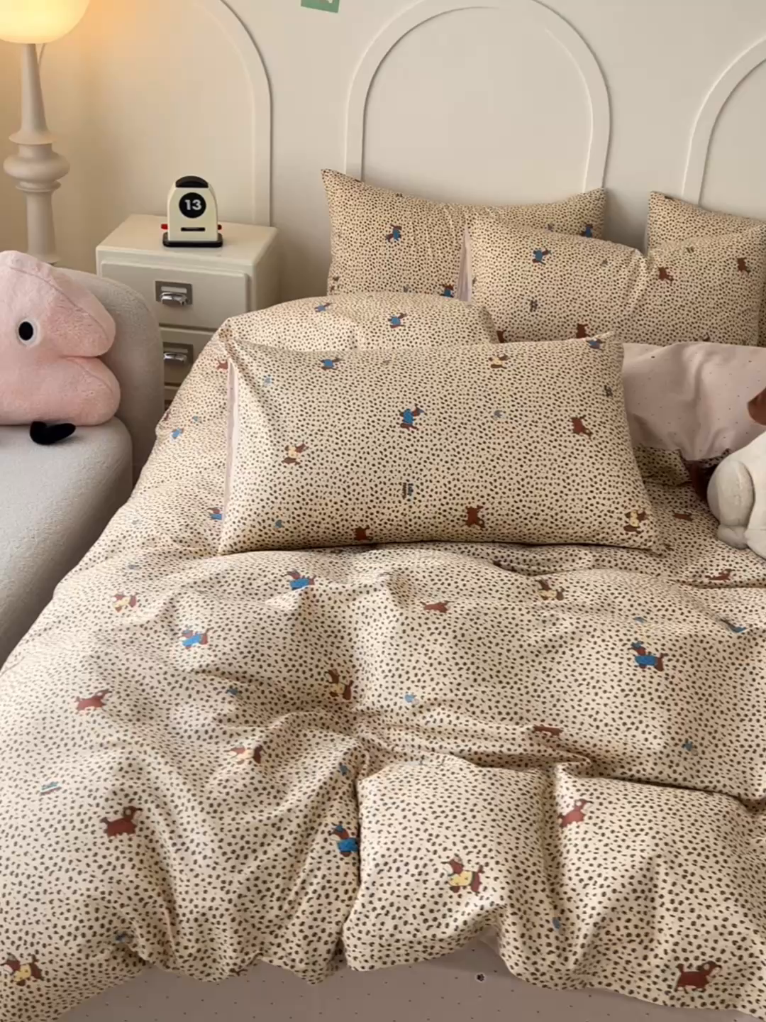 91家纺网 家纺一手货源 找家纺 金丝鸟家纺 2026新款全棉纯棉斜纹特价款四件套 奶霜犬影