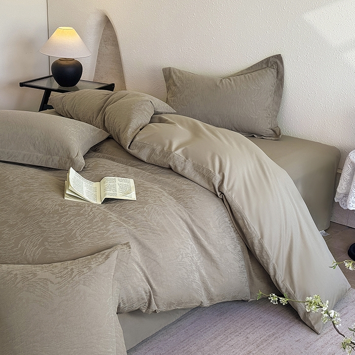 91家纺网 家纺一手货源 找家纺 宜家坊 2026新款全棉60S长绒棉立体厚织提花四件套及单品 克拉拉-金属灰