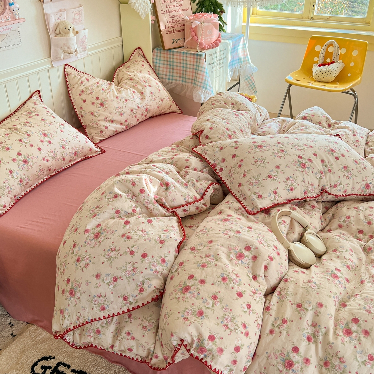 91家纺网 家纺一手货源 找家纺 金丝鸟家纺 2026新款全棉纯棉双层纱贝壳边款四件套 花田漫步 红