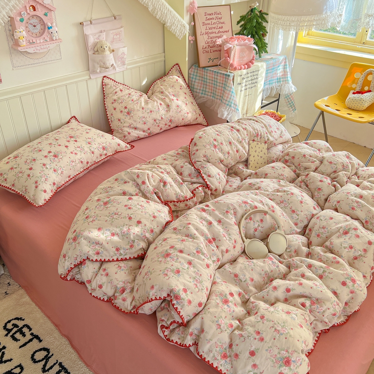 91家纺网 家纺一手货源 找家纺 金丝鸟家纺 2026新款全棉纯棉双层纱贝壳边款四件套 花田漫步 红