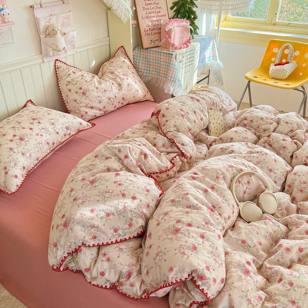 91家纺网 家纺一手货源 找家纺 金丝鸟家纺 2026新款全棉纯棉双层纱贝壳边款四件套 花田漫步 红