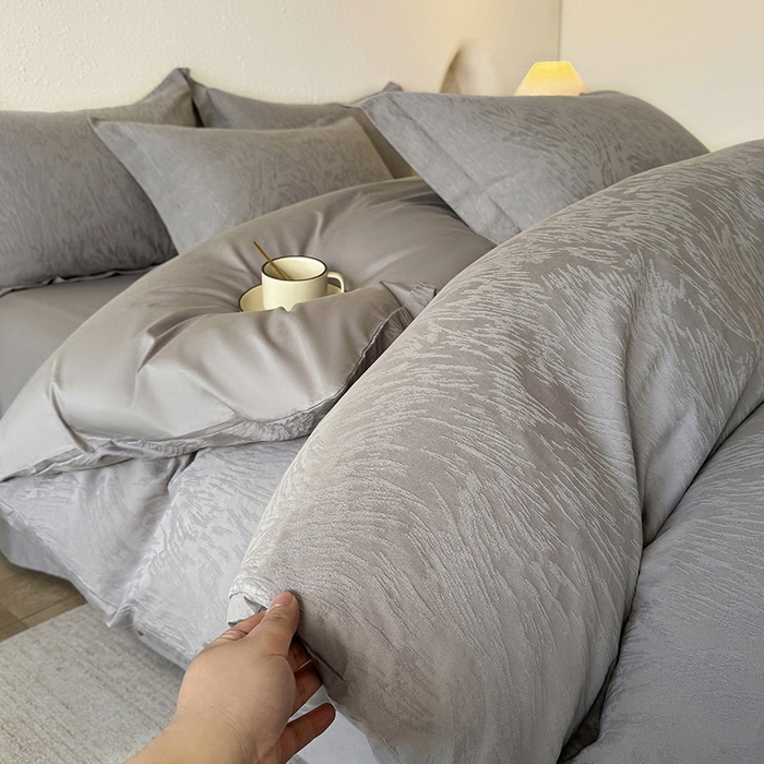 91家纺网 家纺一手货源 找家纺 宜家坊 2026新款全棉60S长绒棉立体厚织提花四件套及单品 克拉拉-太空灰