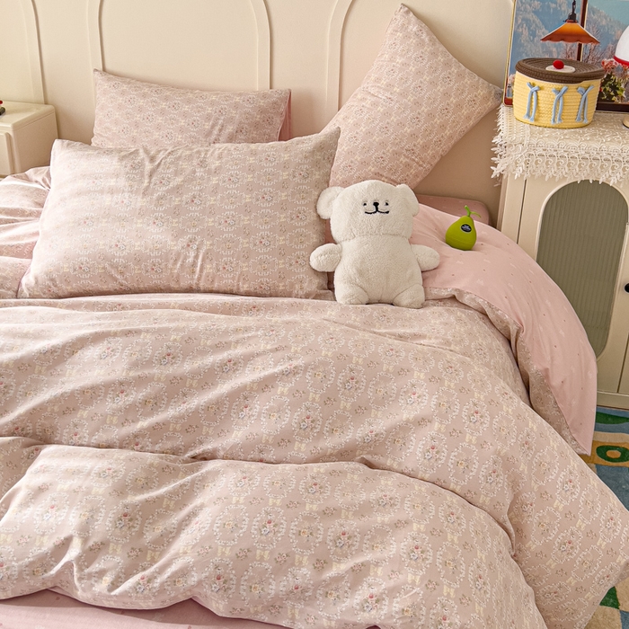 91家纺网 家纺一手货源 找家纺 金丝鸟家纺 2026新款全棉纯棉斜纹特价款四件套 浅茶春樱 粉