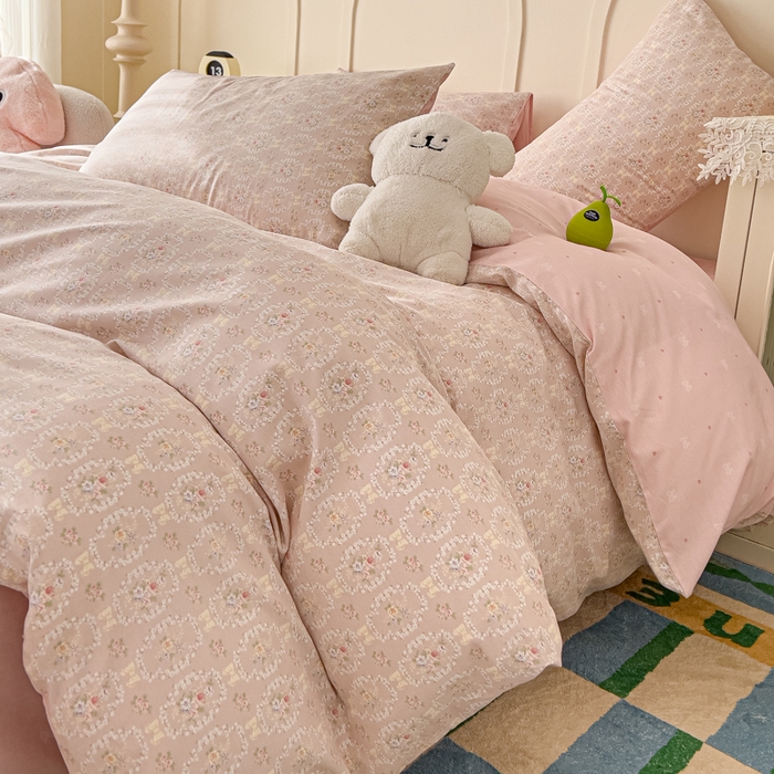 91家纺网 家纺一手货源 找家纺 金丝鸟家纺 2026新款全棉纯棉斜纹特价款四件套 浅茶春樱 粉