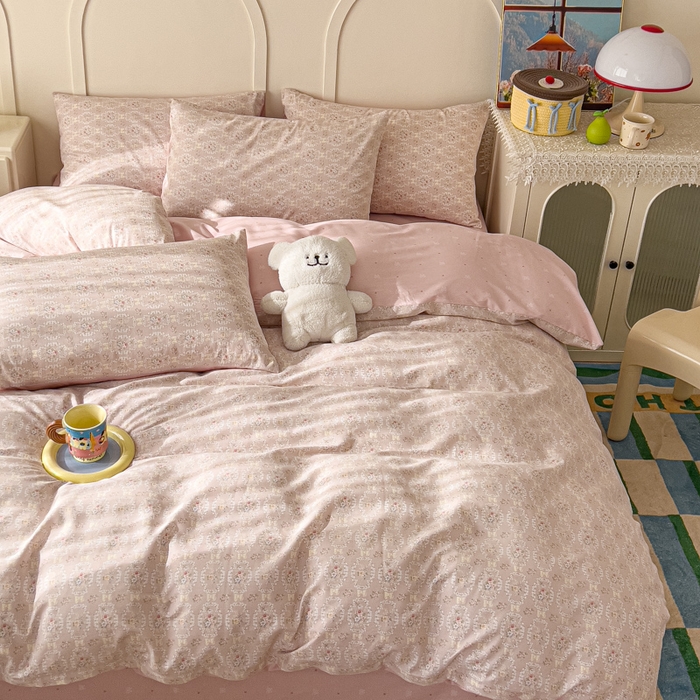 91家纺网 家纺一手货源 找家纺 金丝鸟家纺 2026新款全棉纯棉斜纹特价款四件套 浅茶春樱 粉